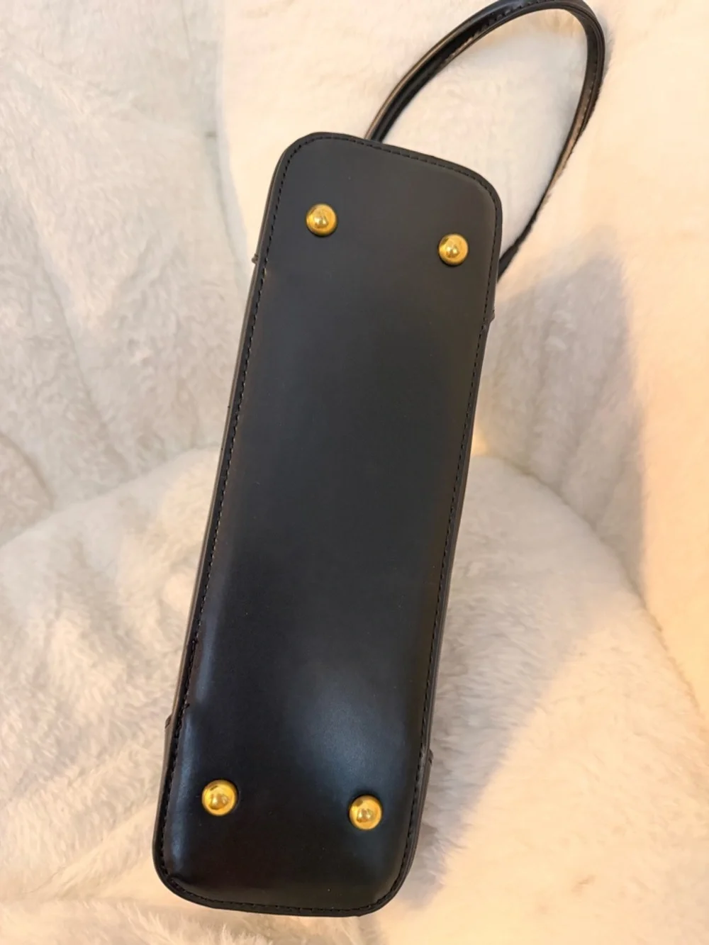 Classic Black Leather Shoulder Bag with Gold Hardware - Picture 3 of 5